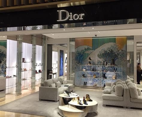 dior boutique gate 4.